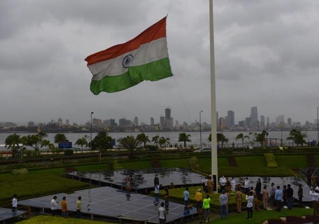 Bharatiya Janata Party leader Ashish Shelar hoisted the 100-feet tall national flag at the Bandra reclamation on the occasion of Indian Independence Day in Mumbai. (Satish Bate)