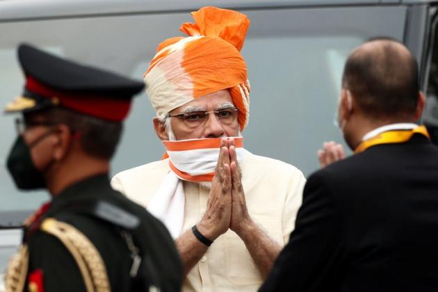 Indian Prime Minister Narendra Modi greets officers as he arrives to attend Independence Day celebrations at the historic Red Fort in Delhi, India, August 15, 2020. (REUTERS)