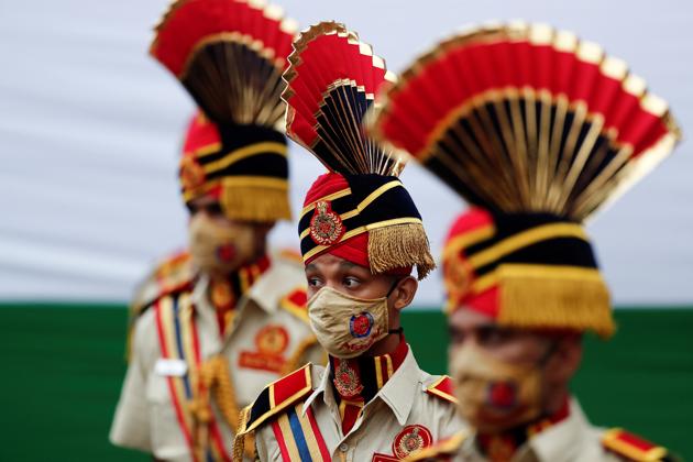 Police personnel wearing protective face masks attend the Independence Day celebrations at the historic Red Fort in Delhi, India, August 15, 2020. (REUTERS)