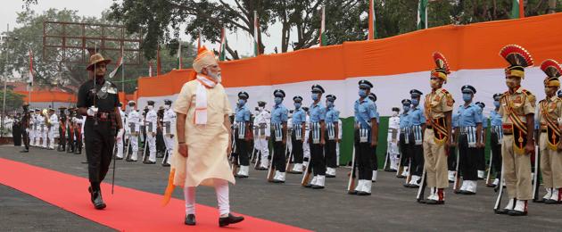 Prime Minister Narendra Modi inspects the guard of honour during the 74th Independence Day celebrations, at Red Fort, in New Delhi, India, on Saturday, Aug 15, 2020. (Photo by DPR MOD)