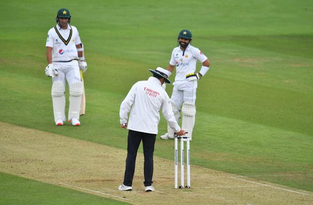 Pakistan's Mohammad Abbas and Mohammad Rizwan as an umpire takes a light reading. (REUTERS)