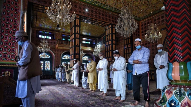 Religious places in Kashmir valley reopened nearly five months after they were closed as a precautionary measure to contain teh spread of Covid-19.(Waseem Andrabi/HT PHOTO)