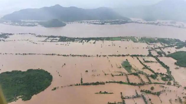 Around 82,000 cusecs of water has been received at the Prakasam barrage today and 10,000 cusecs of it is released to the canals.(PTI file photo) Around 82,000 cusecs of water has been received at the Prakasam barrage today and 10,000 cusecs of it is released to the canals.(PTI file photo)