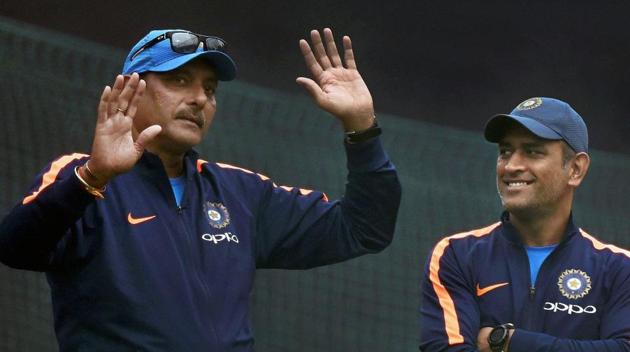 File image of MS Dhoni with Ravi Shastri.(PTI)