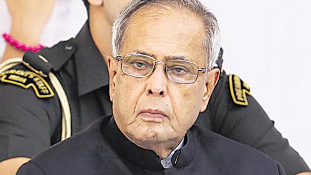 Pranab Mukherjee’s office also posted pictures of the former president unfurling the national flag on Independence Day in the past and wishing fellow citizens on the day.(HT Photo)