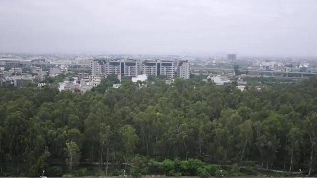 The air quality is categorised as ‘good’ when AQI is between 0 to 50, ‘satisfactory’ when AQI is between 0 and 100, while its ‘moderate’ with AQI between 100 and 199 and, is considered poor for values between 200 and 299.(HT photo) The air quality is categorised as ‘good’ when AQI is between 0 to 50, ‘satisfactory’ when AQI is between 0 and 100, while its ‘moderate’ with AQI between 100 and 199 and, is considered poor for values between 200 and 299.(HT photo)