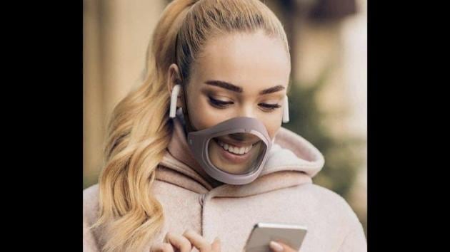 The image shows a woman wearing a CLIU mask.(Instagram/@cliu.mask)