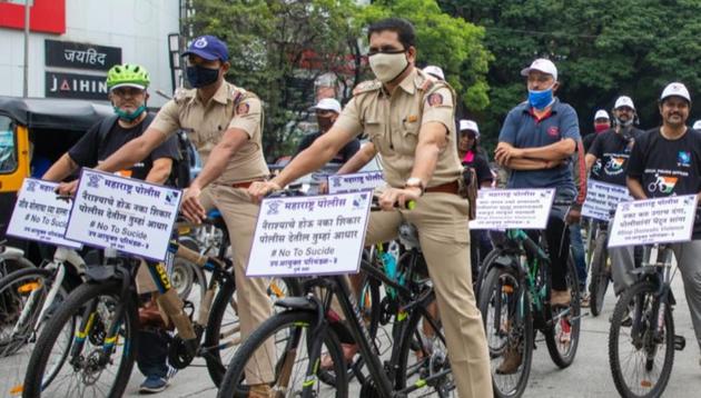 Pune Police officers on bicycles as part of the initiative.(Twitter/@PuneCityPolice)