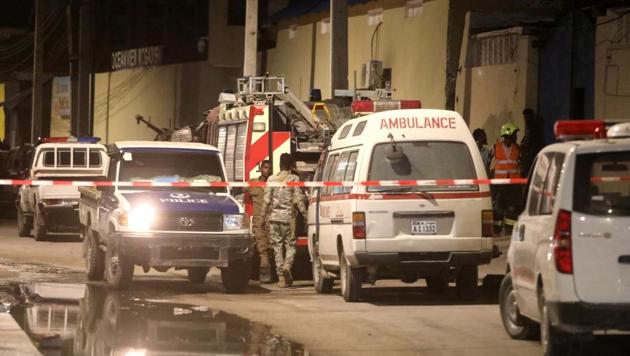Emergency vehicles are seen at a cordoned off area near the site of a blast at the Elite Hotel in Lido beach in Mogadishu, Somalia on August 16, 2020.(Reuters Photo) Emergency vehicles are seen at a cordoned off area near the site of a blast at the Elite Hotel in Lido beach in Mogadishu, Somalia on August 16, 2020.(Reuters Photo)