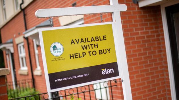 A 'Help To Buy' sign stands outside new build homes in Handforth, Cheshire, U.K., July 7, 2020.(Bloomberg)
