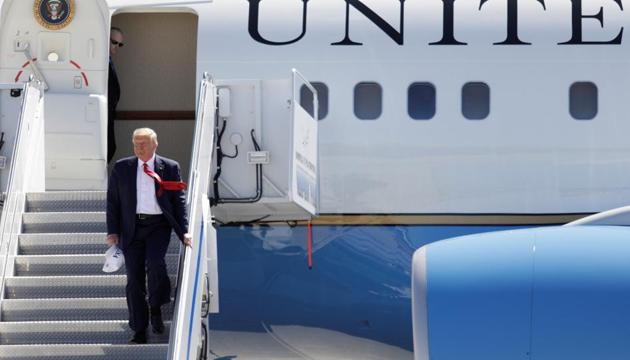 US President Donald Trump disembarks from Air Force One after arriving at Minneapolis-Saint Paul International Airport in Minneapolis, Minnesota, U.S., August 17, 2020.(Reuters photo)
