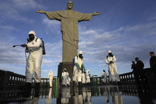 Military members work on disinfection of the Christ the Redeemer statue ahead of its re-opening amid the coronavirus disease (COVID-19) outbreak, in Rio de Janeiro, Brazil, August 13, 2020.(REUTERS/Ricardo Moraes)
