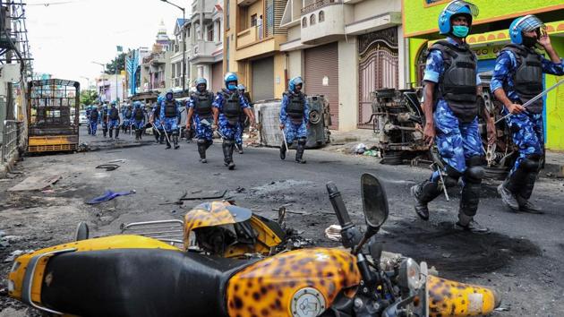 The police have detained till date nearly 370 people for the Bengaluru riots.(AFP PHOTO.) The police have detained till date nearly 370 people for the Bengaluru riots.(AFP PHOTO.)