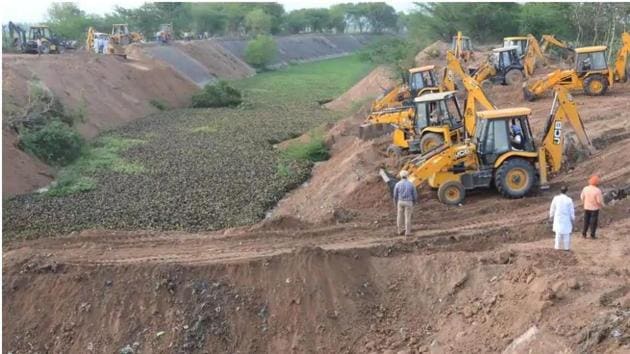 Earthmovers filling the Sutlej-Yamuna Link (SYL) Canal near Rajpura in Punjab. To enable Haryana to use its share of the waters of the Sutlej river and its tributary, Beas, a canal linking the Sutlej with the Western Yamuna Canal, cutting across the state was planned.(HT file photo)