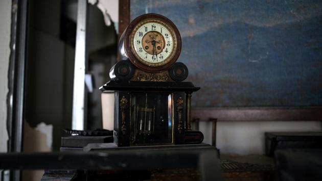 A clock is seen in the damaged house of Lebanese fashion designer Elie Saab, following a massive explosion at the Beirut port area, Lebanon, August 15, 2020. (REUTERS/Alkis Konstantinidis) A clock is seen in the damaged house of Lebanese fashion designer Elie Saab, following a massive explosion at the Beirut port area, Lebanon, August 15, 2020. (REUTERS/Alkis Konstantinidis)