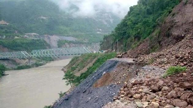 A glacial lake was formed in 2004 after a landslide in the Tibetan Himalayas on the banks of the Pareechu, causing water to build up into an artificial lake spread over 200 hectares and 60 metres deep. The lake burst on June 26, 2005.(PTI file photo)