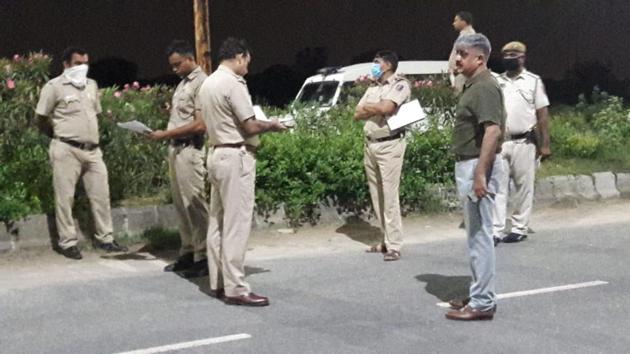 Delhi Police personnel at the spot where the shootout took place.(HT Photo) Delhi Police personnel at the spot where the shootout took place.(HT Photo)