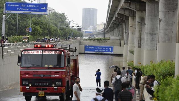 A Haryana Emergency Services vehicle deployed for rescue at Golf Course Road underpass at Sector 27/42 Chowk in Gurugram on August 19. Gurugram Police took to Twitter to warn commuters of the condition of roads, while others were seen on the road, trying to facilitate traffic movement and prevent casualties. (Parveen Kumar / HT Photo) A Haryana Emergency Services vehicle deployed for rescue at Golf Course Road underpass at Sector 27/42 Chowk in Gurugram on August 19. Gurugram Police took to Twitter to warn commuters of the condition of roads, while others were seen on the road, trying to facilitate traffic movement and prevent casualties. (Parveen Kumar / HT Photo)