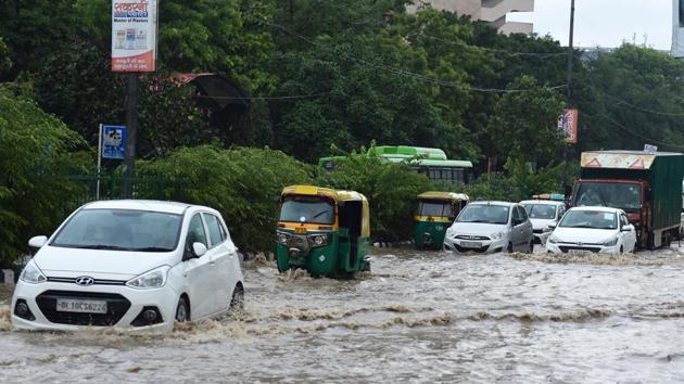 Morning rain leads to water logging at 30 locations in Delhi | Latest ...