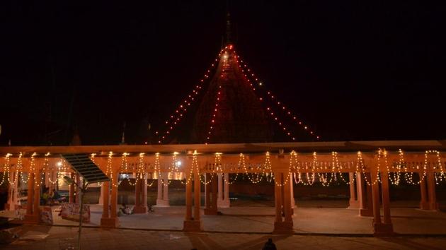 Earlier, Gaya district magistrate (DM) Abhishek Singh held a meeting with the management of committee members of Vishnupad Temple and convinced them to discontinue the ritual in view of the health risk due to surge in Covid-19 cases.(Rajesh Kumar/HT file photo)