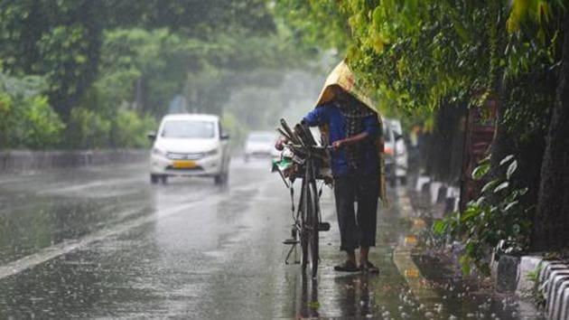 Earlier, the India Meteorological Department (IMD) warned of thunderstorms along with heavy rains in Delhi and neighbouring areas on Thursday too.(AMAL KS/HT PHOTO.)