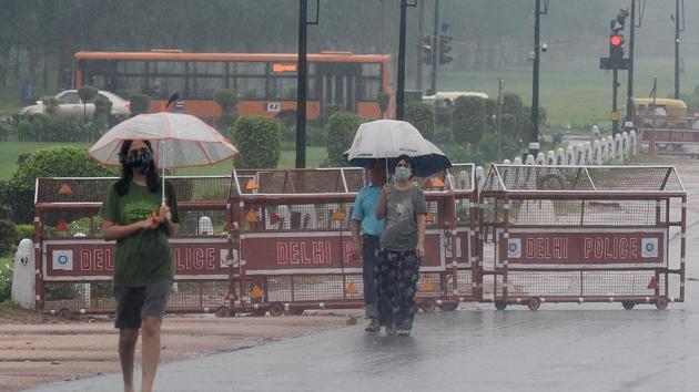 Apart from an overall improvement in forecast reliability, IMD’s monsoon mission coupled forecast model has ensured that the authorities are able to make a short-range prediction of rain and associated weather for five days at present instead of three days, when the initiative was launched in 2012.(Sonu Mehta/HT PHoto)