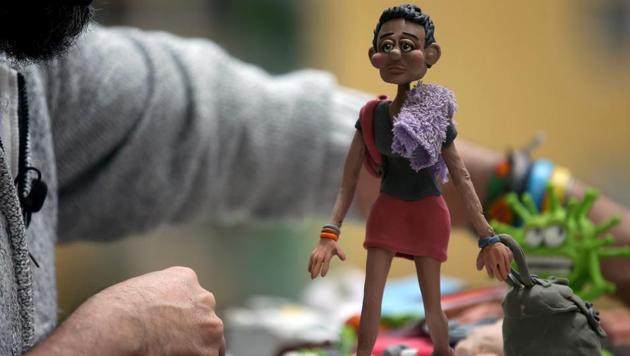 Edgar Alvarez, Colombian artist and creator of "I explain it with plasticine," models a clay figure of a Venezuelan migrant, amidst an outbreak of the coronavirus disease (COVID-19), in Bogota, Colombia August 7, 2020.(REUTERS)