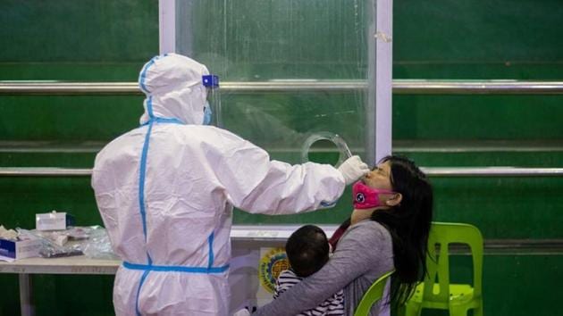 Majority (72 per cent) of the patients reported moderate-to-severe discomfort with swab collection in comparison to 24 per cent reporting only mild discomfort with gargle collection.(Reuters file photo)