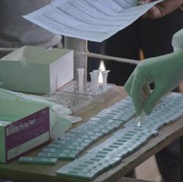 The institute conducts reverse transcription polymerase chain reaction (RT-PCR), GeneXpert, and Rapid Antigen tests to detect and confirm Covid-19.(HT File Photo) The institute conducts reverse transcription polymerase chain reaction (RT-PCR), GeneXpert, and Rapid Antigen tests to detect and confirm Covid-19.(HT File Photo)