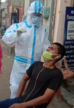Health workers carrying out sampling at a micro containment zone in Ludhiana on Thursday. (Gurpreet Singh/HT) Health workers carrying out sampling at a micro containment zone in Ludhiana on Thursday. (Gurpreet Singh/HT)
