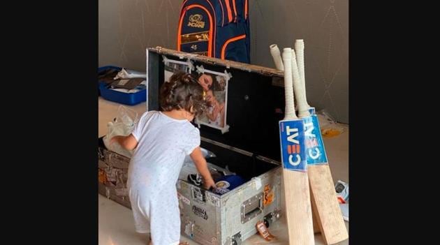 Little Samaira hard at work ensuring her daddy, Rohit Sharma, has everything he needs.(Instagram/@rohitsharma45)