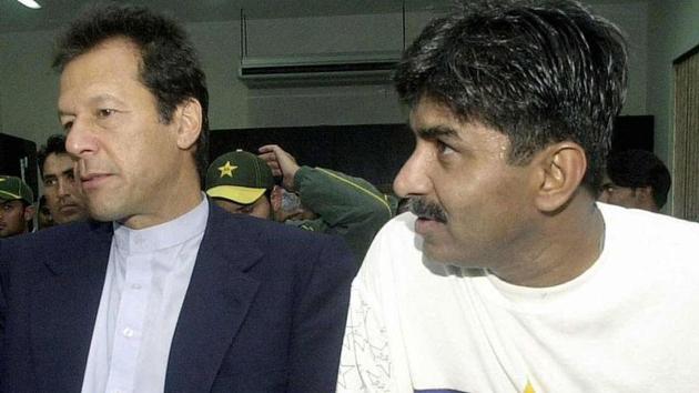 Javed Miandad (R) and Imran Khan in a still from 2004.(Getty Images) Javed Miandad (R) and Imran Khan in a still from 2004.(Getty Images)