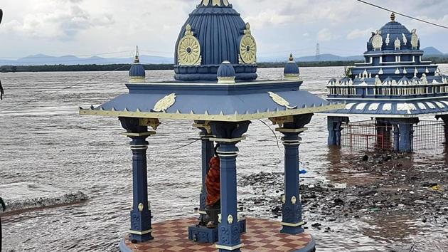 A view of Godavari flood at Bhadrachalam, in Hyderabad.(ANI)