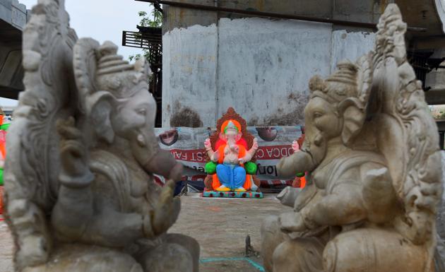 New Delhi, India - August 18, 2020: A view of Lord Ganesh idols being crafterd for sale ahead of Ganesh Chaturthi, at a stall on Yamuna bank, in New Delhi, India, on Tuesday, August 18, 2020. (Photo by Mohd Zakir/ Hindustan Times) (Hindustan Times) New Delhi, India - August 18, 2020: A view of Lord Ganesh idols being crafterd for sale ahead of Ganesh Chaturthi, at a stall on Yamuna bank, in New Delhi, India, on Tuesday, August 18, 2020. (Photo by Mohd Zakir/ Hindustan Times) (Hindustan Times)