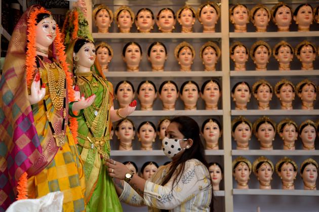 Navi Mumbai, India - Aug. 19, 2020:A Women arranges bust of Goddess Gauri ahead of Ganesh Chaturthi at her shop in Kopar Khairane in Navi Mumbai, India, on Wednesday, August 19, 2020. (Photo by Bachchan Kumar/ HT PHOTO) (HT PHOTO) Navi Mumbai, India - Aug. 19, 2020:A Women arranges bust of Goddess Gauri ahead of Ganesh Chaturthi at her shop in Kopar Khairane in Navi Mumbai, India, on Wednesday, August 19, 2020. (Photo by Bachchan Kumar/ HT PHOTO) (HT PHOTO)