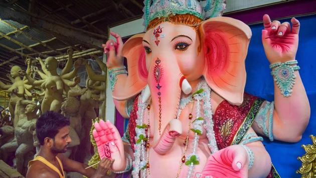 The government has already requested sarwajanik Ganeshotsav Mandals to keep the ganesh idols height four feet and domestic Ganesha to be under two feet.(PTI)