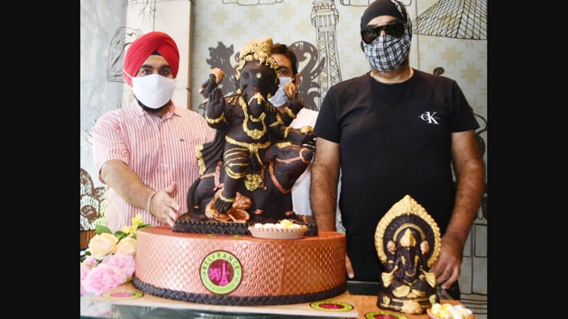 Ganesh Chaturthi 2020: The image shows the chocolate Ganesh idols.(Twitter/@SinghLions)