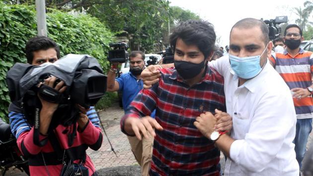 Officials of the CBI and Central Forensic Science Laboratory (CFSL) with Sidharth Pithani and Neeraj Singh outside arrive at Sushant Singh Rajput's house at Bandra in Mumbai on Saturday.(Satyabrata Tripathy/HT Photo)