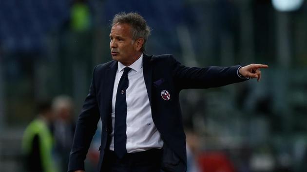 Bologna FC head coach Sinisa Mihajlovic gestures during the Serie A match. (Getty Images)