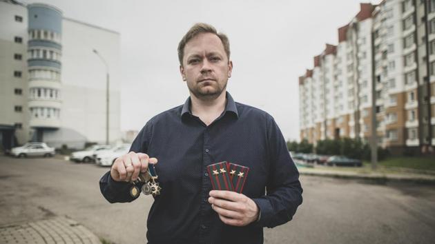 Alexander Ahremchyk, a former policeman poses for a photo showing his medals and officer’s epaulets in Minsk on August 21. Ahremchyk displayed his insignia and medals, which he no longer wears after quitting the service in the wake of the protests. “My resignation is a protest itself,” he told AP. He said he doesn’t object to his bosses, but to “the unjustified violence toward those who were detained. (Evgeniy Maloletka / AP) Alexander Ahremchyk, a former policeman poses for a photo showing his medals and officer’s epaulets in Minsk on August 21. Ahremchyk displayed his insignia and medals, which he no longer wears after quitting the service in the wake of the protests. “My resignation is a protest itself,” he told AP. He said he doesn’t object to his bosses, but to “the unjustified violence toward those who were detained. (Evgeniy Maloletka / AP)