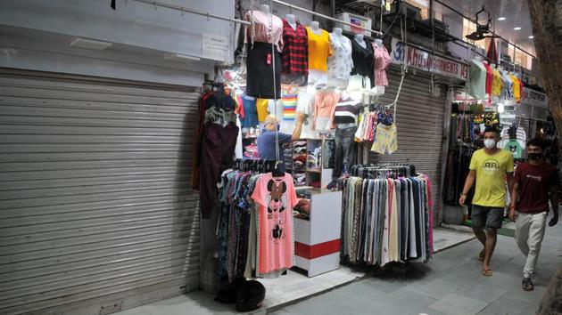 Traders in the mobile market of Sector 22B said that even during the pandemic, the administrative policies were hurting them.(HT FILE) Traders in the mobile market of Sector 22B said that even during the pandemic, the administrative policies were hurting them.(HT FILE)