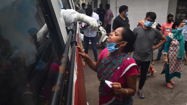 A health worker in PPE coveralls collects a swab sample from a woman to test for Covid-19 infection at Adarsh Nagar in New Delhi on August 20. Delhi saw its biggest spike in Covid-19 cases on August 22 where 1,412 cases were reported in the report shared by the health ministry. (Sanchit Khanna / HT Photo) A health worker in PPE coveralls collects a swab sample from a woman to test for Covid-19 infection at Adarsh Nagar in New Delhi on August 20. Delhi saw its biggest spike in Covid-19 cases on August 22 where 1,412 cases were reported in the report shared by the health ministry. (Sanchit Khanna / HT Photo)