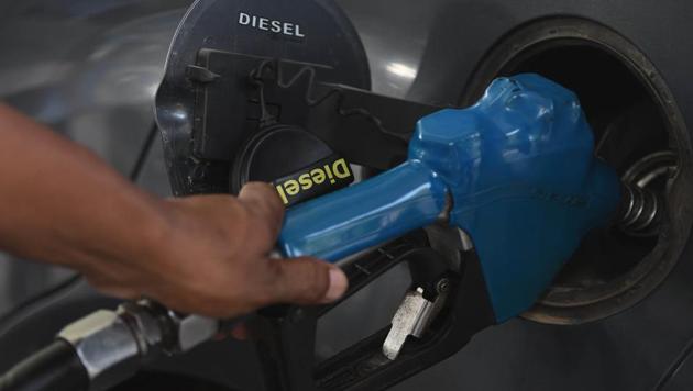 Consumption of diesel in July dropped to 5.5 million tonnes (MMT) compared to 6.3 million tonnes in June.(Vipin Kumar/HT PHOTO)