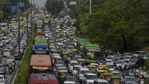 Heavy vehicular traffic at ITO in New Delhi on August 20. The spike came as 6,090 RT-PCR / CBNAAT / TrueNat tests and 13,345 rapid antigen tests were conducted in a span of 24 hours between August 21 and August 22. (Biplov Bhuyan / HT Photo) Heavy vehicular traffic at ITO in New Delhi on August 20. The spike came as 6,090 RT-PCR / CBNAAT / TrueNat tests and 13,345 rapid antigen tests were conducted in a span of 24 hours between August 21 and August 22. (Biplov Bhuyan / HT Photo)