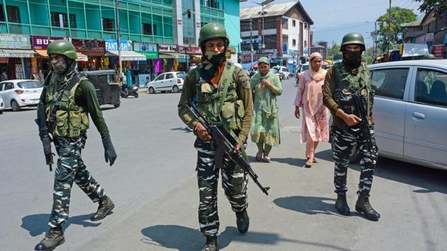 Security personnel patrol Lal Chowk after a terrorist attack in Baramulla district on August 17.(PTI)