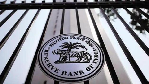 Eligible participants need to submit their bids and offers in electronic format on the RBI core banking solution (E-Kuber) system between 10 and 11 am.(Reuters)