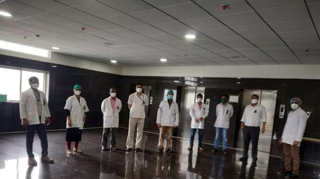 Doctors at the Yashwantrao Chavan Memorial Hospital (YCMH) wore black bands to protest against the Pimpri-Chinchwad Municipal Corporation(HT Photo)