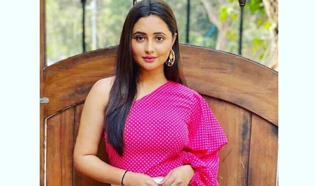 The actor also admits that if one is too engrossed in social media activities, it can have repercussions on their mental well being(Photo: Instagram/imrashamidesai)