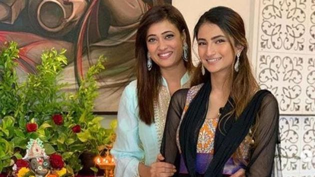 Shweta Tiwari poses with daughter Palak Chaudhary.