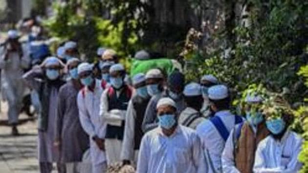 People who took part in a Tablighi Jamaat function earlier this month walk to board buses taking them to a quarantine facility amid concerns of infection, on day 7 of the 21 day nationwide lockdown imposed by PM Narendra Modi to check the spread of coronavirus, at Nizamuddin West in New Delhi.(Biplov Bhuyan/HT PHOTO)